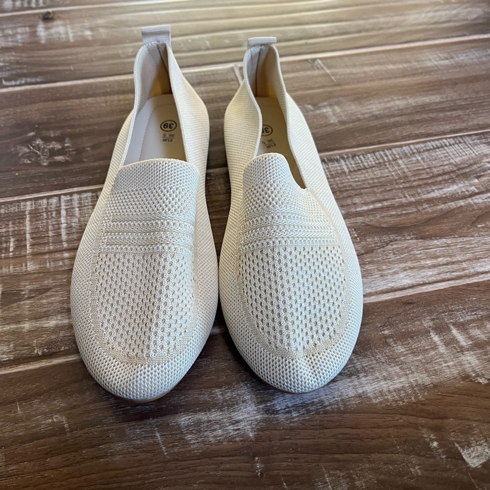 Source Unknown Cream Loafers